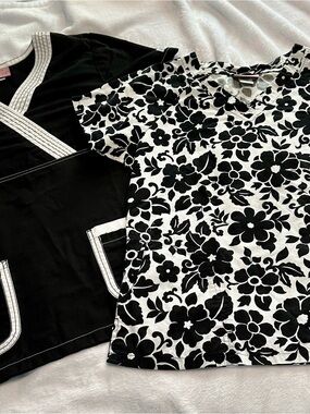 2 Katherine Heigl Women's Black & White V-Neck Scrub Tops